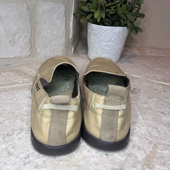 Crocs Walu Tan Slip On canvas Loafers sz 7 main image 6